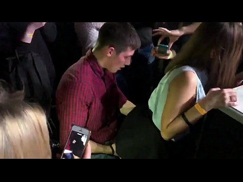 ❤️ Äkta sex på en rysk nattklubb. 18-årig rysk tjej i anus och vagina knullad på en nattklubb. ❌ Super porr at us ❌️